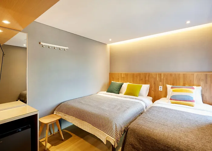 Cleo Hongdae Hostel *