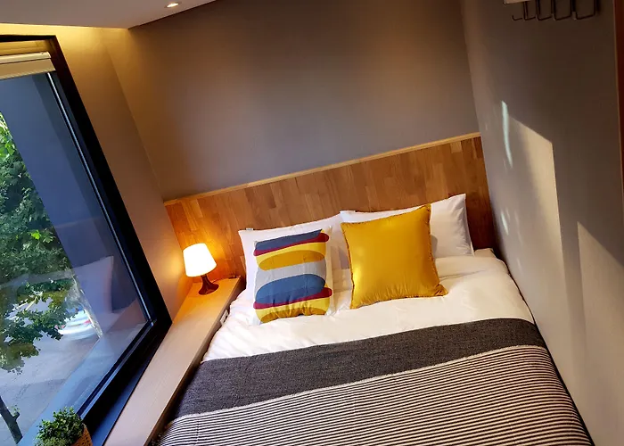 Cleo Hongdae Hostel *