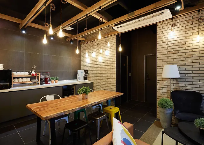 Cleo Hongdae *