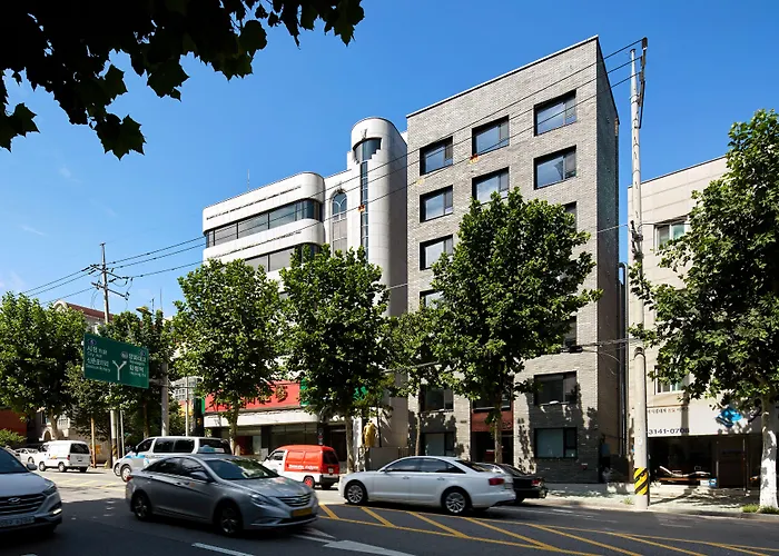 Cleo Hongdae Hostel *