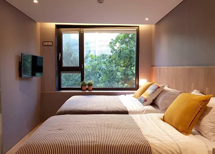 Cleo Hongdae Hostel *